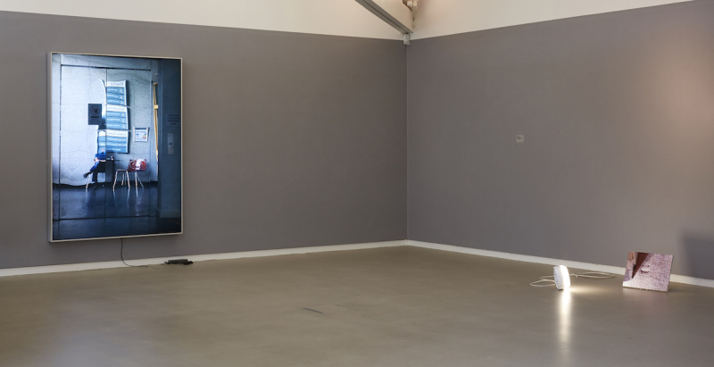 Locky Morris (2019) Install image. La t&ecirc;te dispara&icirc;t/stairlift emoji